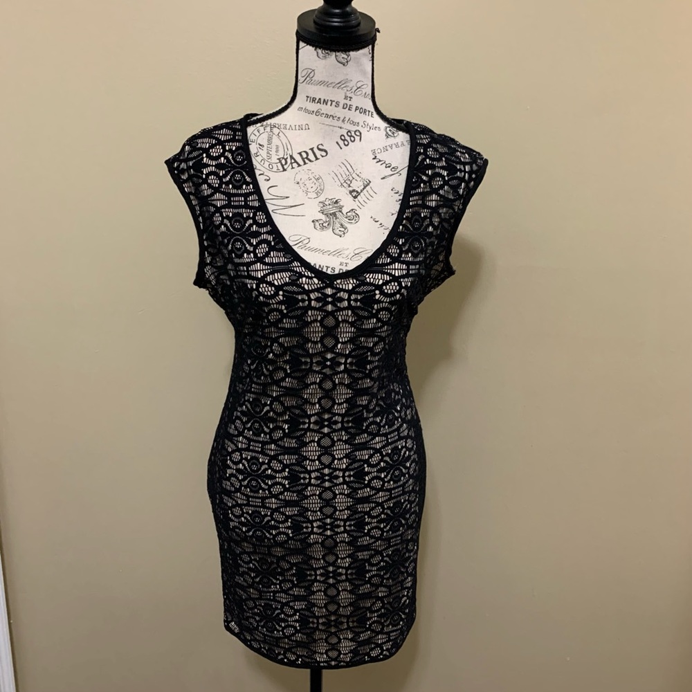 Forever 21 Black & Nude Lace Overlay Open Back Dress Size Medium NEW